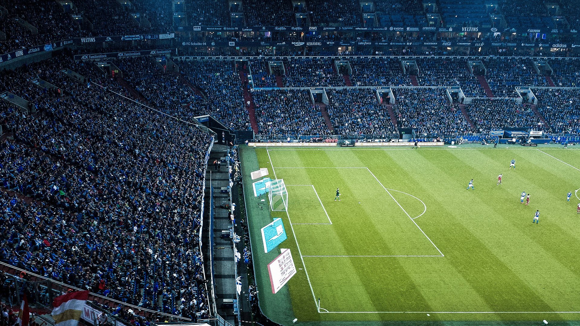 F1街道赛之夜,库里关键战不手软,赛道轰鸣与球场绝杀的交响